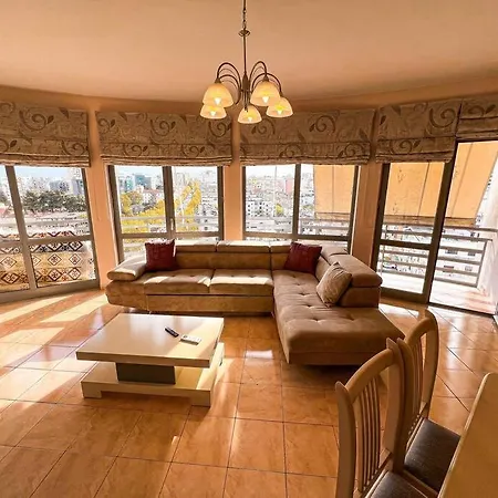 Highrise View 2-br Apartment